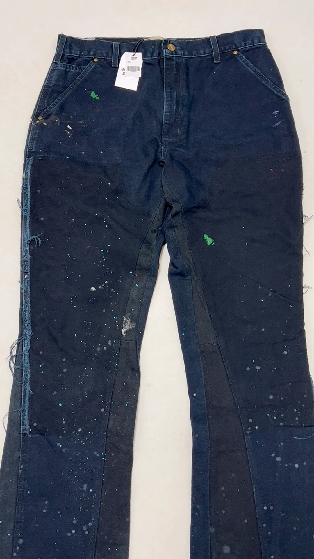 GALLERY DEPT. LA FLARE CARPENTER PANTS The first generation of paint-splashed and ink-washed flared logging trousers, modified Carhartt overalls from the original version. Blue and black S-XL large-area paint-splashed ink. Full set of original copper hardware. Deconstructed and modified version of the Kahart trousers. Heavy-washed and distressed. VINTAGE texture is perfect.